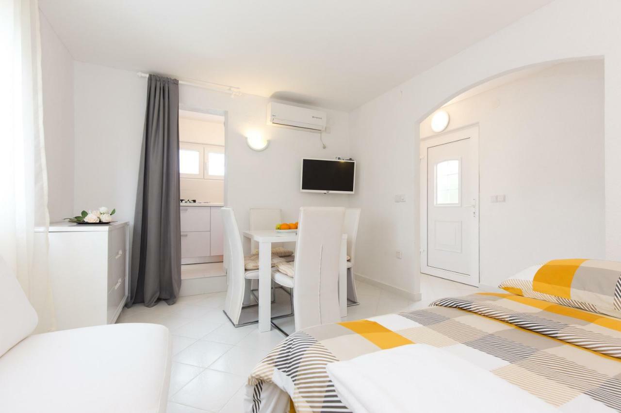 Apartments Bernarda Skrbčići Buitenkant foto
