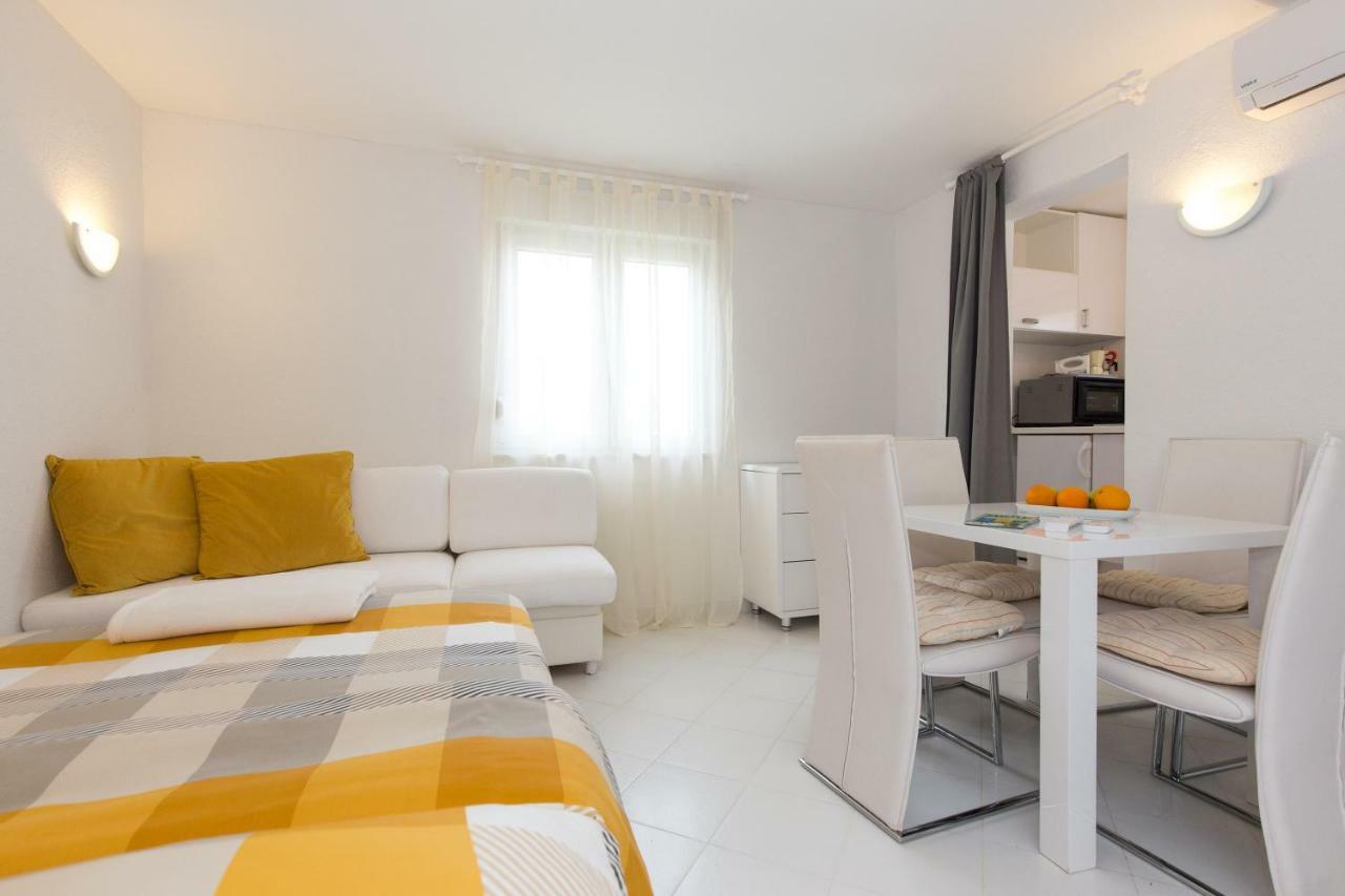 Apartments Bernarda Skrbčići Buitenkant foto